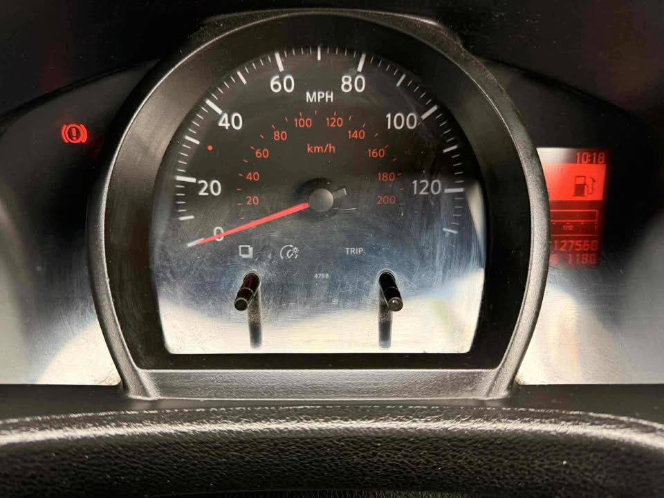 2011 - NISSAN NV200