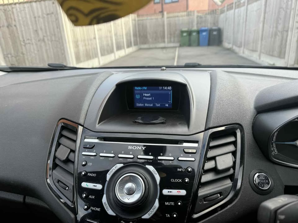 2015 - FORD FIESTA
