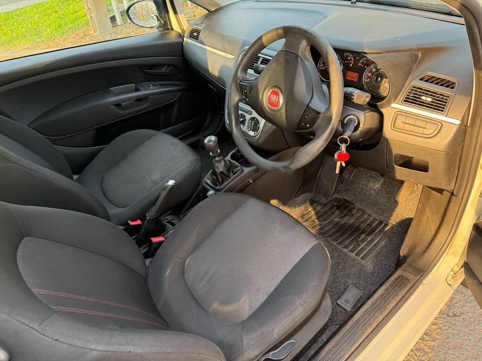 2012 FIAT PUNTO POP