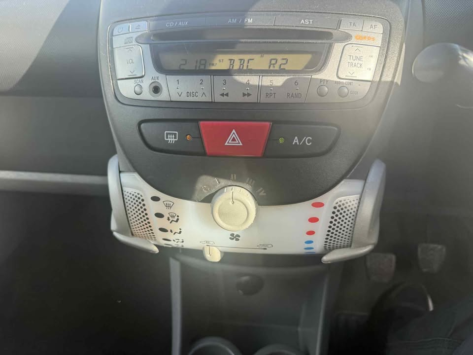 2011 - TOYOTA AYGO