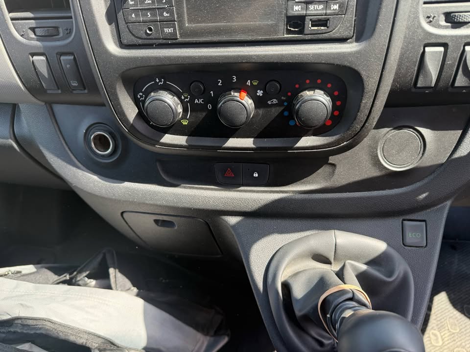 2018 NISSAN NV300