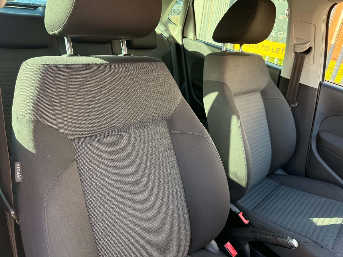 2011- VW POLO PETROL
