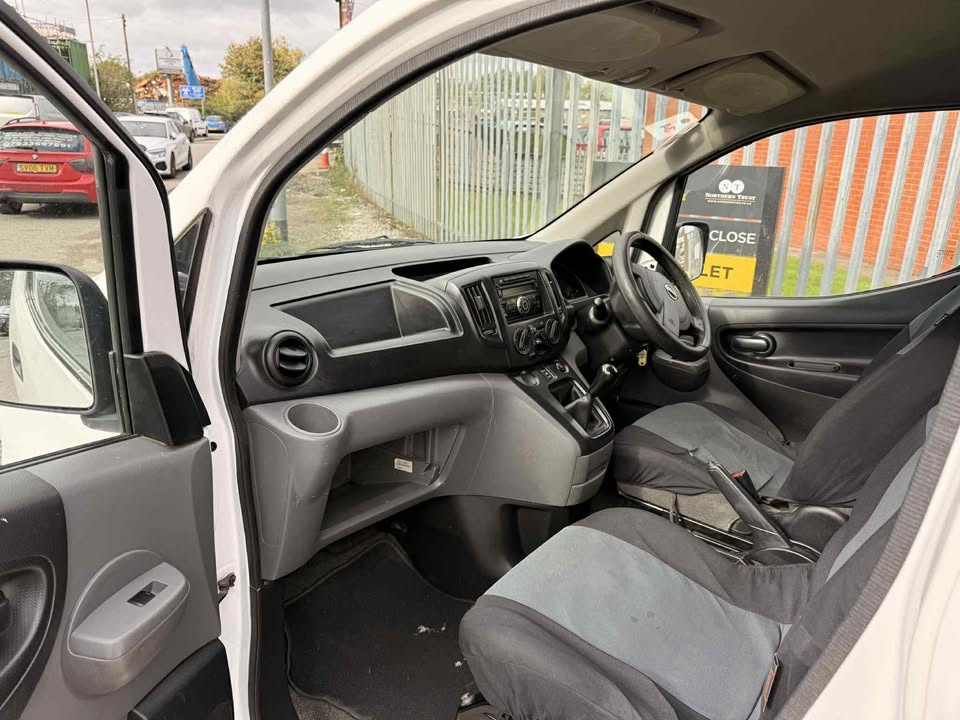 2011 - NISSAN NV200