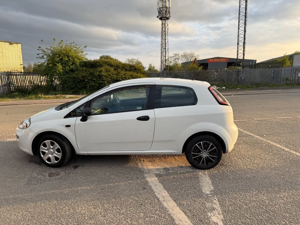 2012 FIAT PUNTO POP