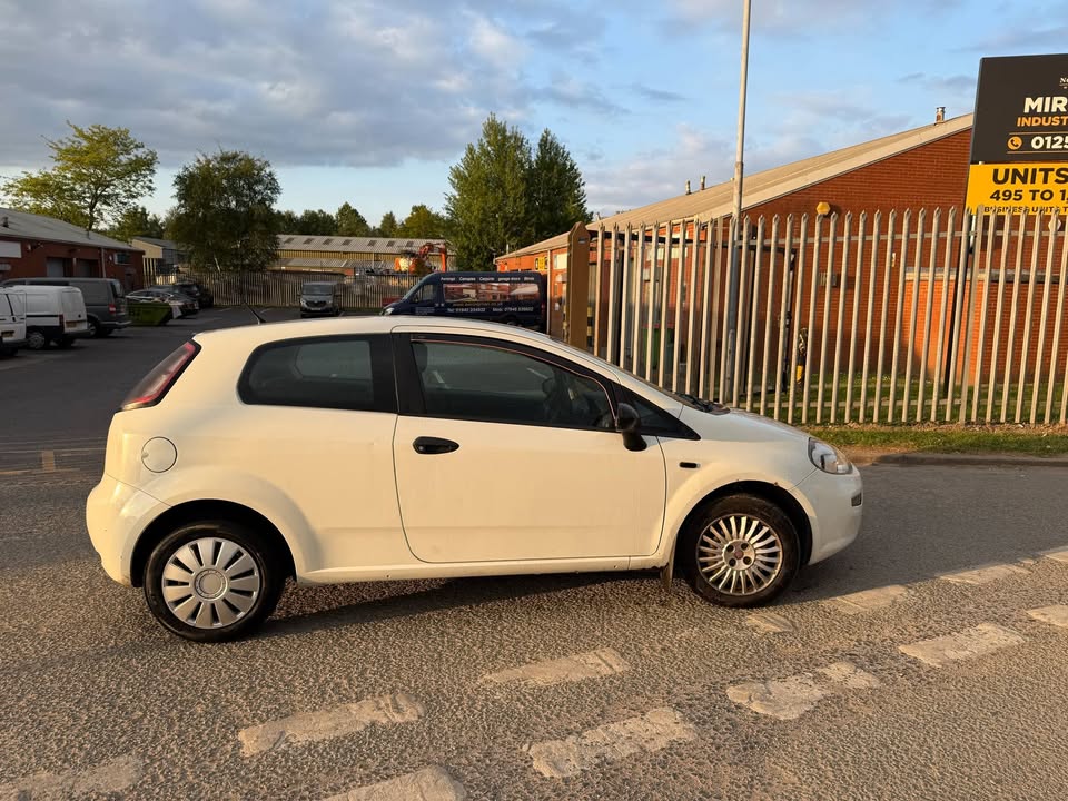 2012 FIAT PUNTO POP