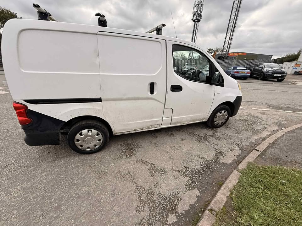2011 - NISSAN NV200