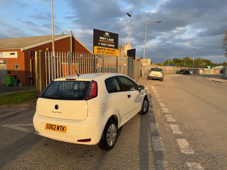 2012 FIAT PUNTO POP