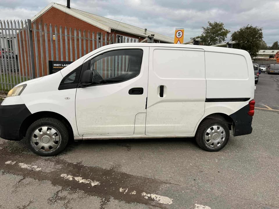 2011 - NISSAN NV200