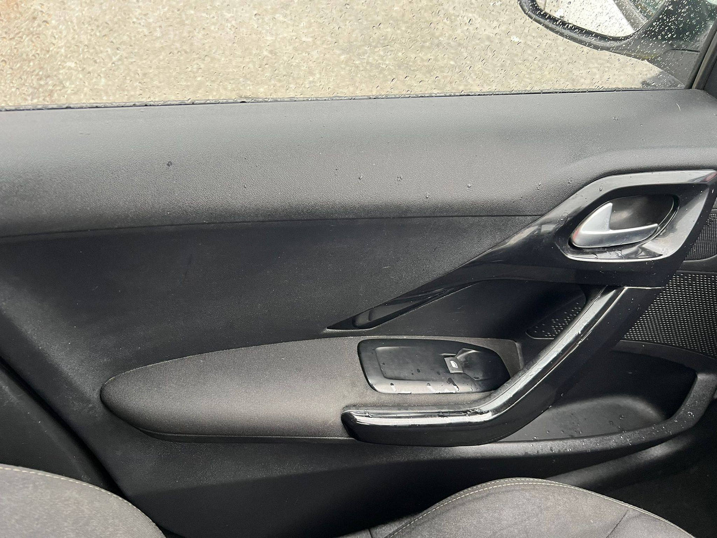 2017 - PEUGEOT 208