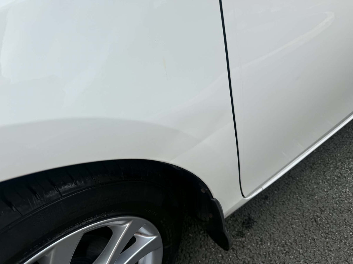 2015-TOYOTA  AURIS