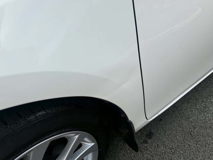 2015-TOYOTA  AURIS