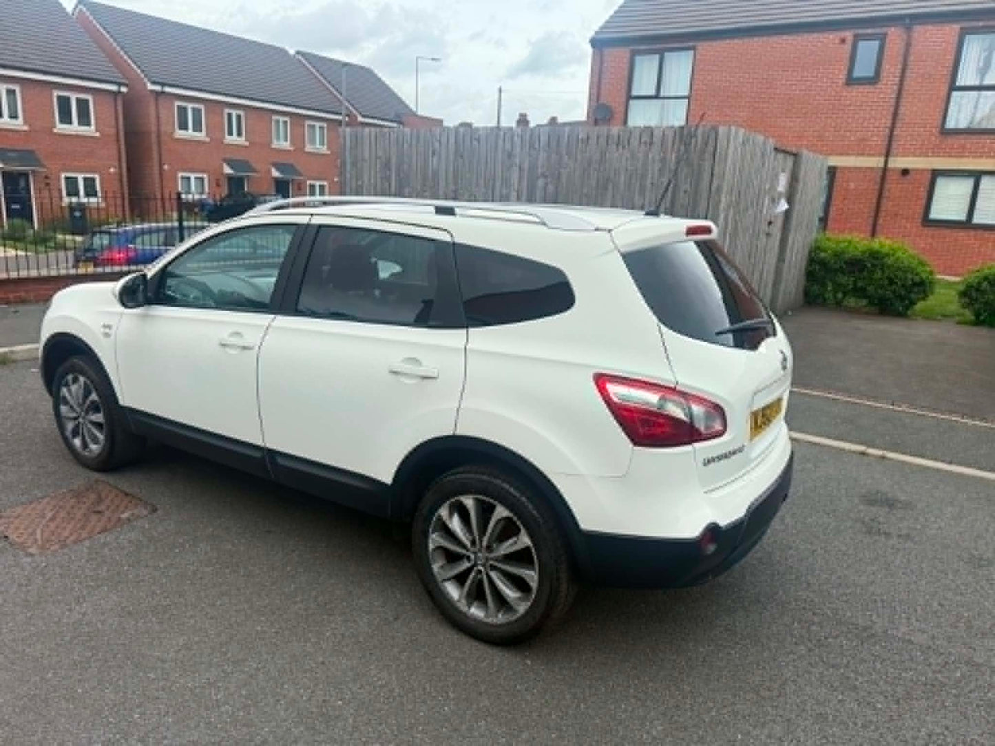 2010-NISSAN QASHQAI PLUS 2