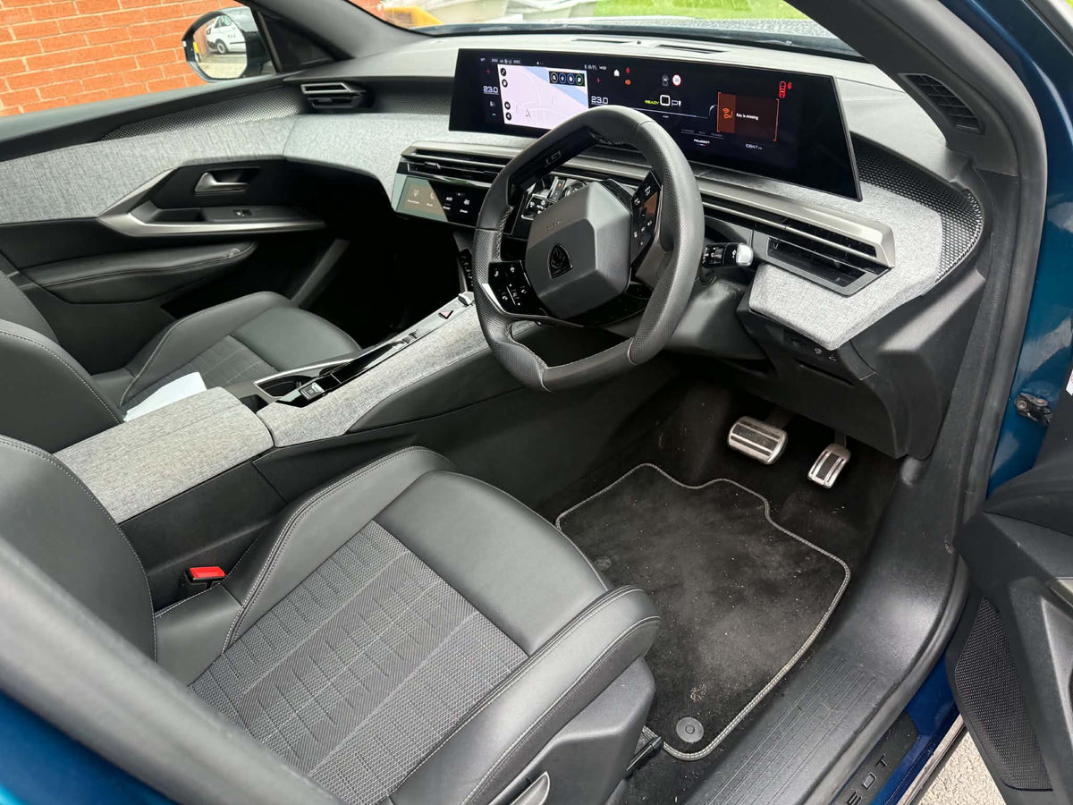 2025- PEUGEOT 3008 ELECTRIC