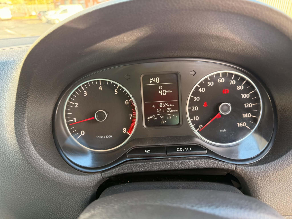 2011- VW POLO PETROL