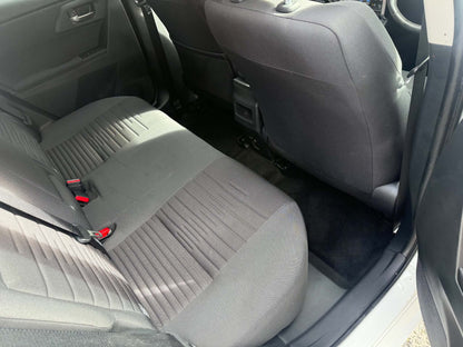 2015-TOYOTA  AURIS