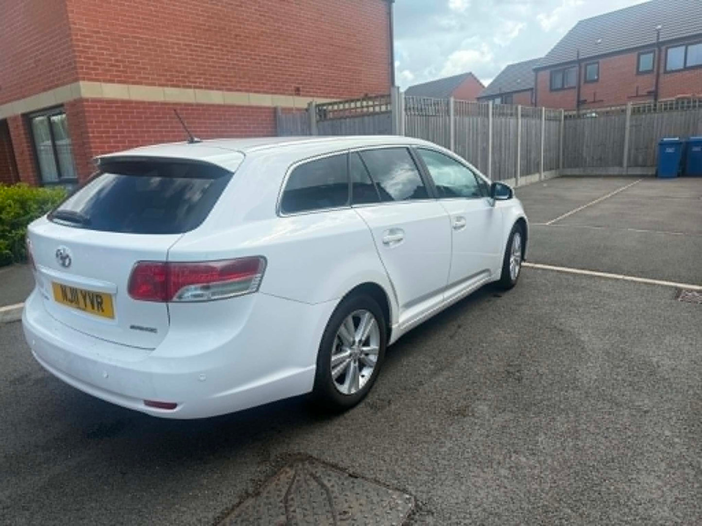 2011-TOYOTA AVENSIS