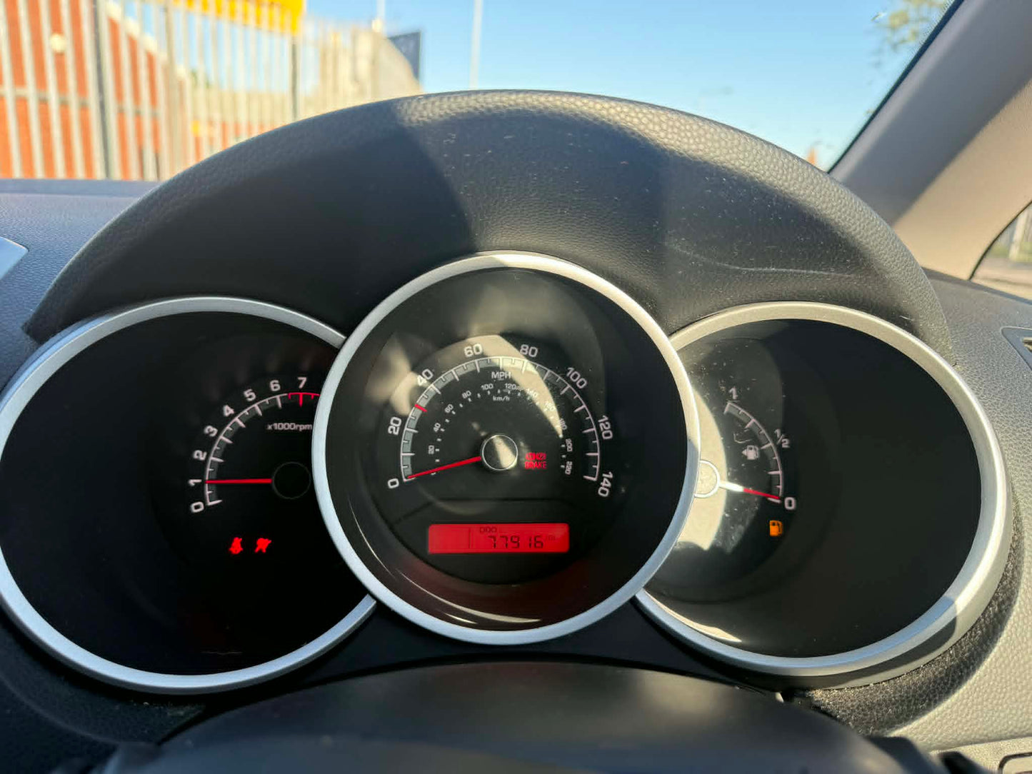 2010- KIA VENGA 2  LOW MILEAGE
