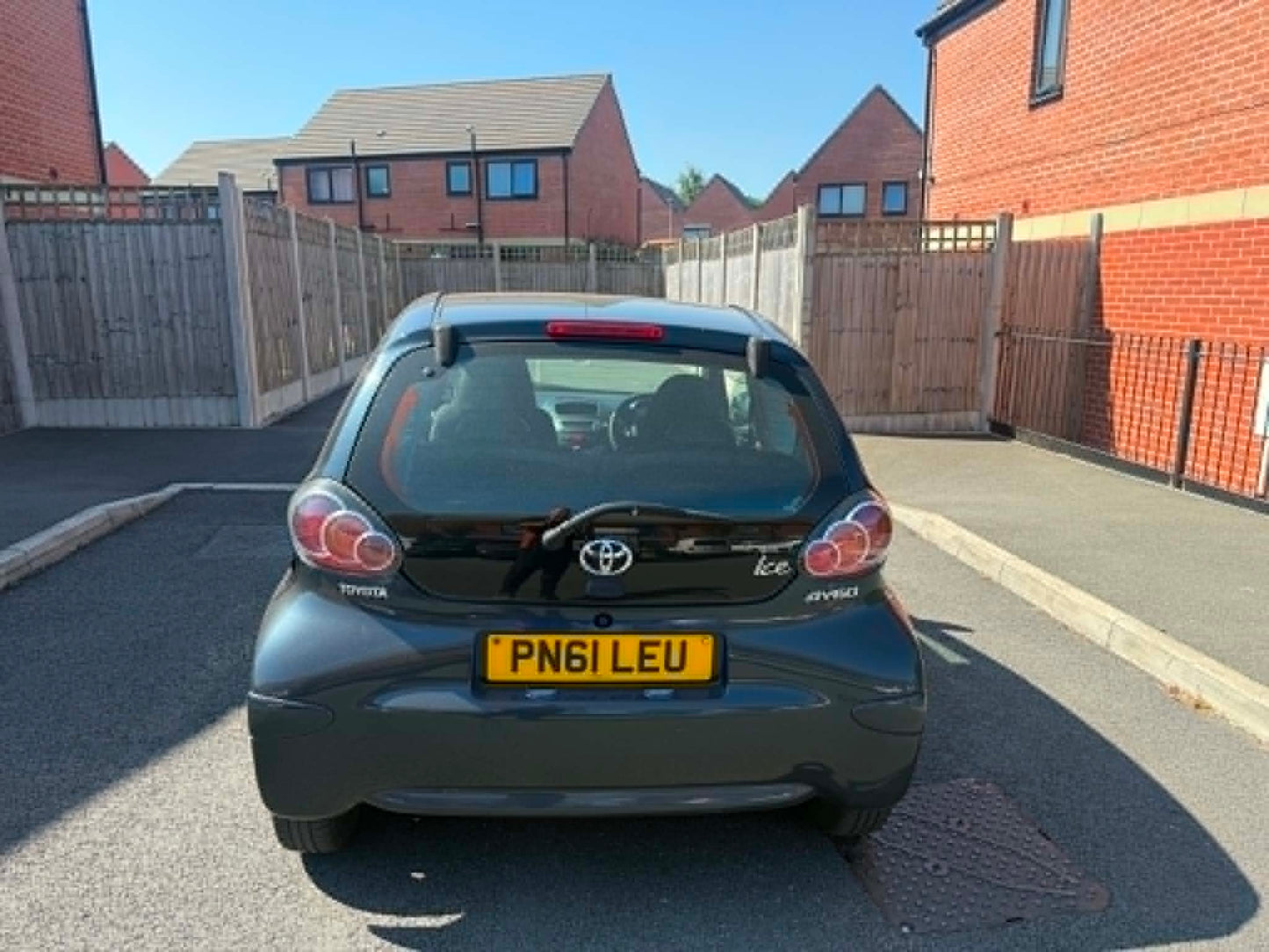 2011-TOYOTA AYGO