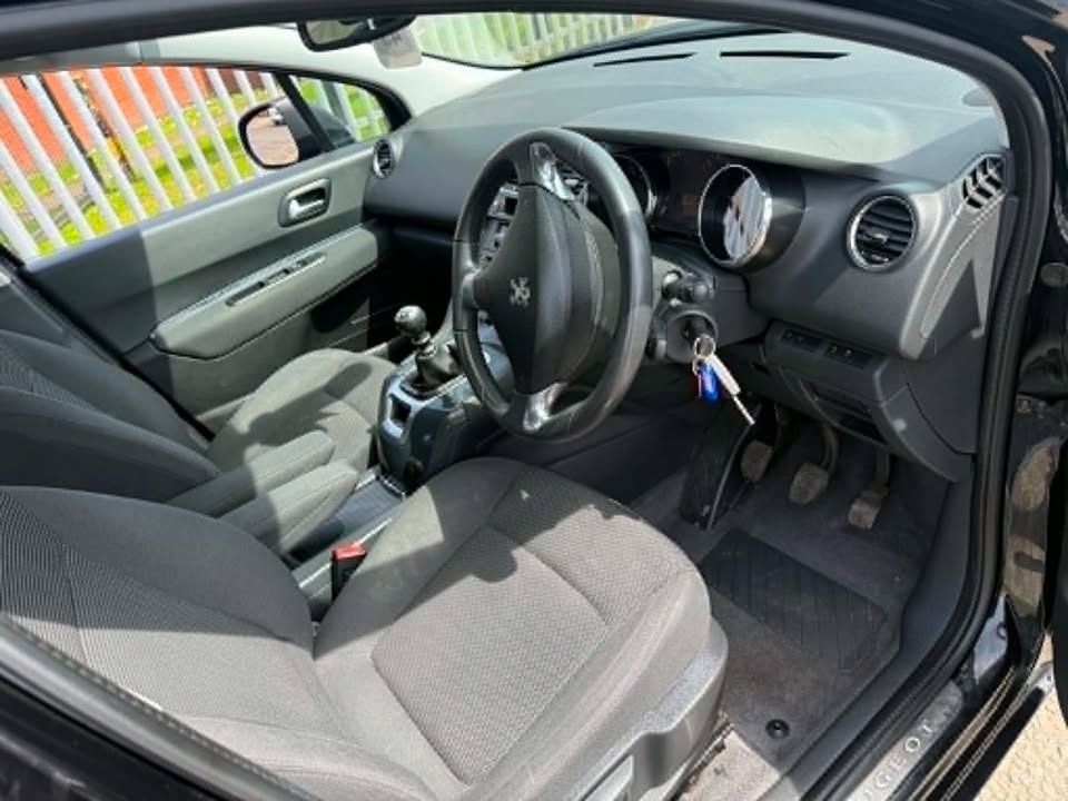2015-PEUGEOT 5008