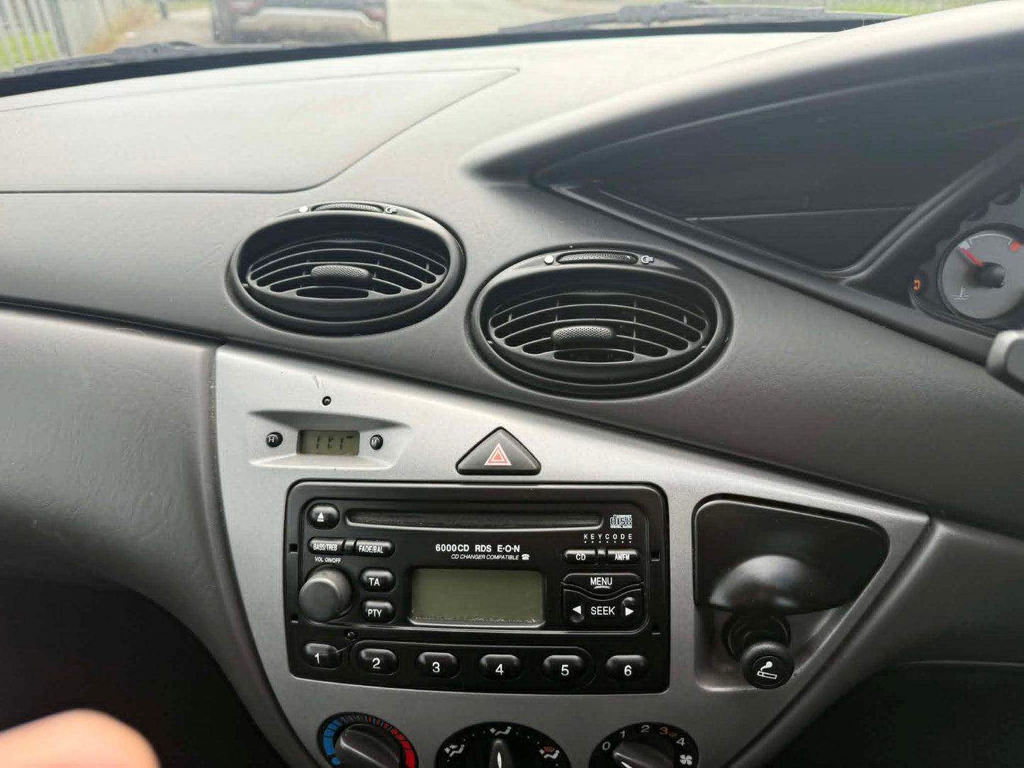 2004- FORD FOCUS