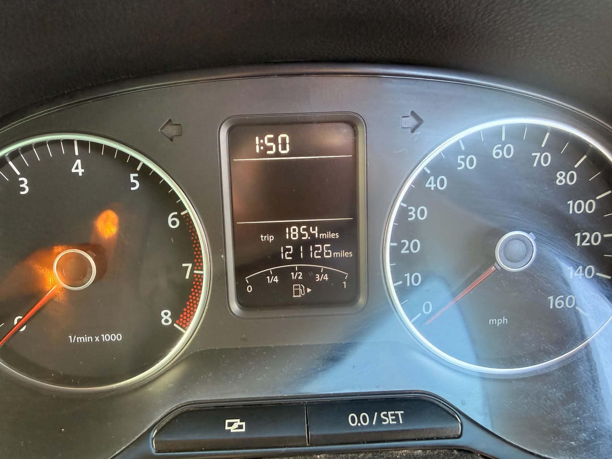 2011- VW POLO PETROL