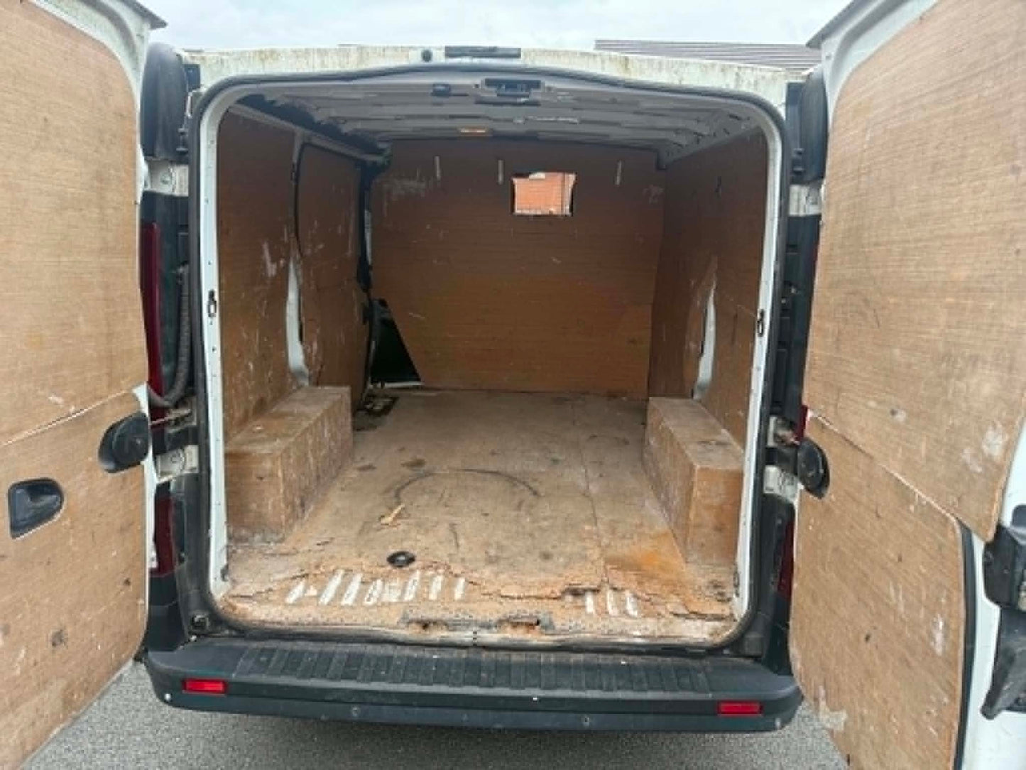 2015-VAUXHALL VIVARO