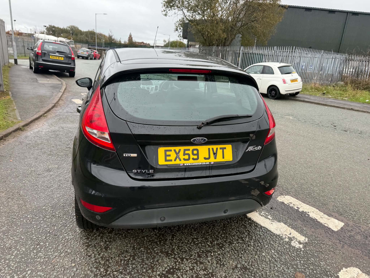 2009-FORD FIESTA