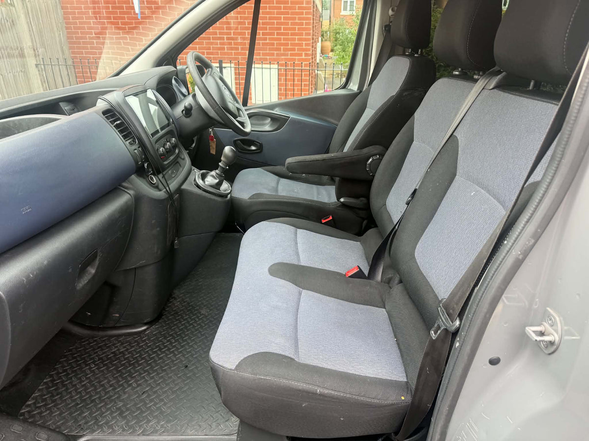2018-VAUXHALL VIVARO BUS