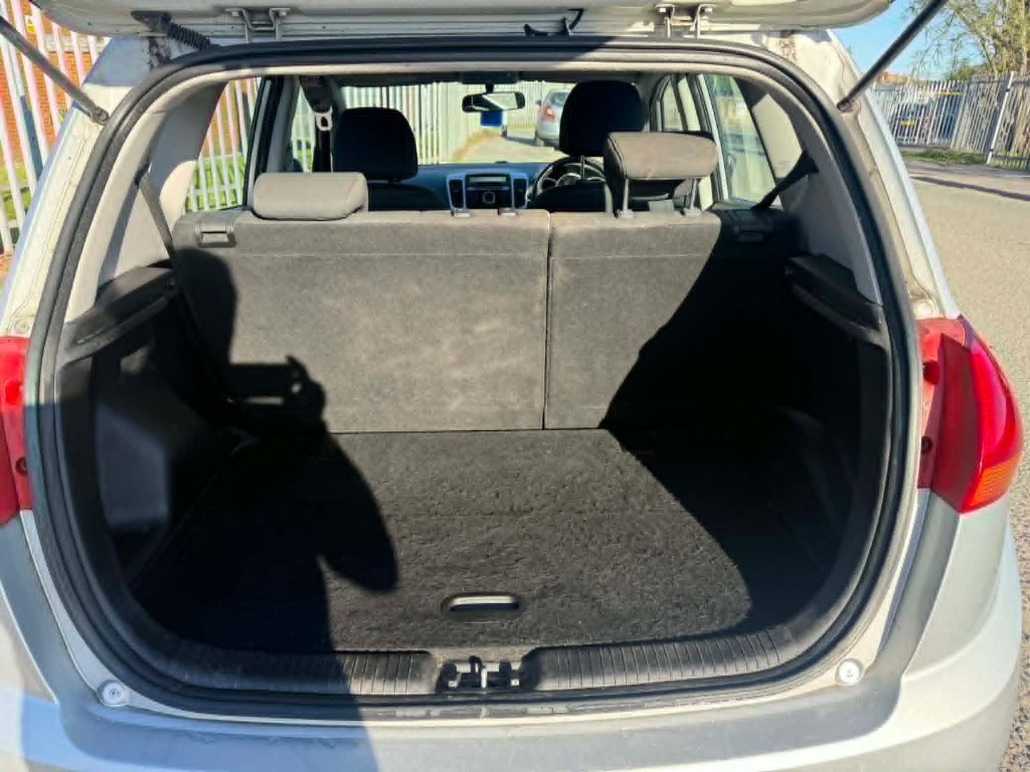 2010- KIA VENGA 2  LOW MILEAGE