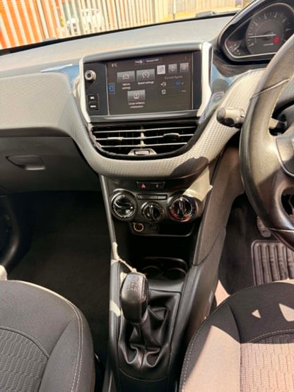 2017-PEUGEOT 208