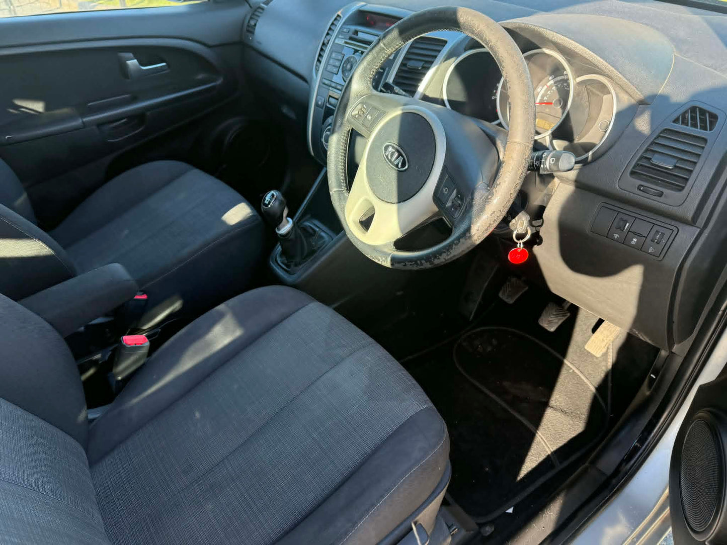 2010- KIA VENGA 2  LOW MILEAGE