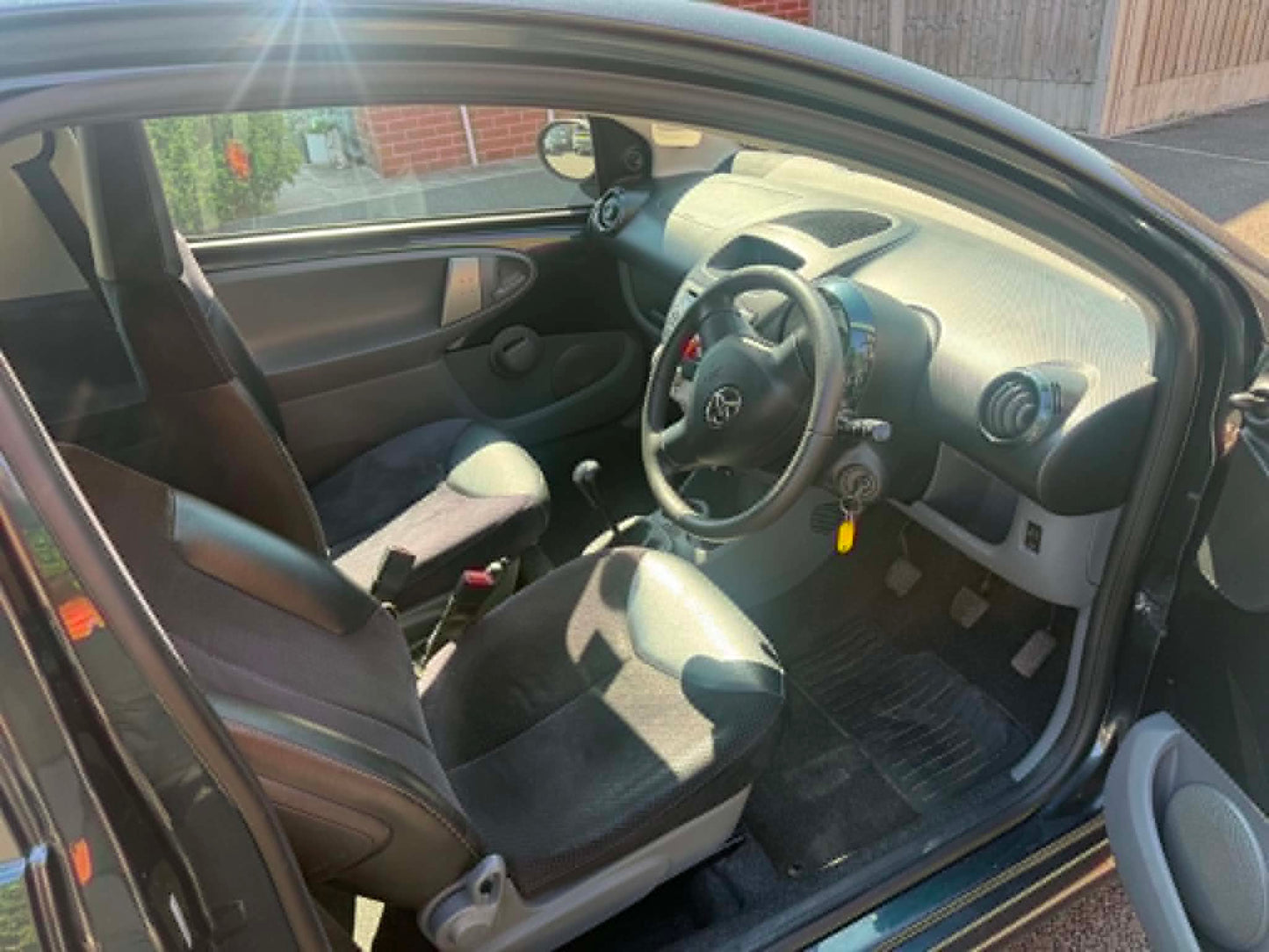 2011-TOYOTA AYGO