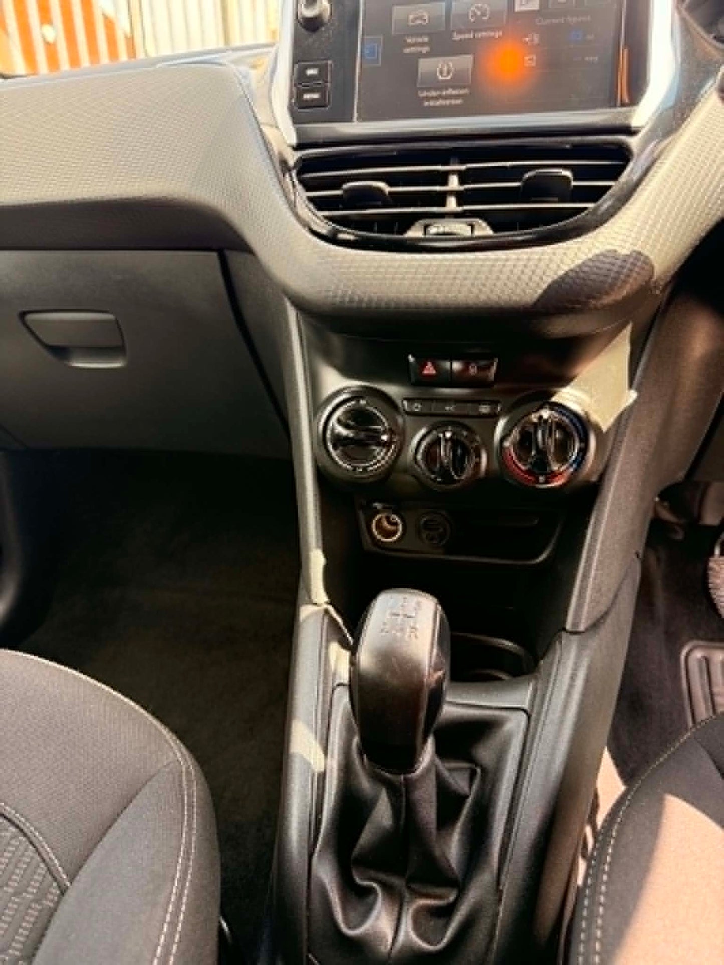 2017-PEUGEOT 208