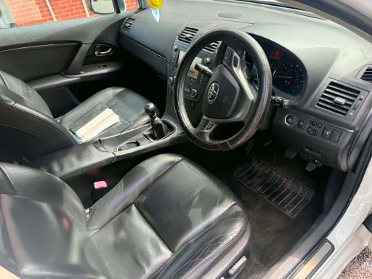2011-TOYOTA AVENSIS