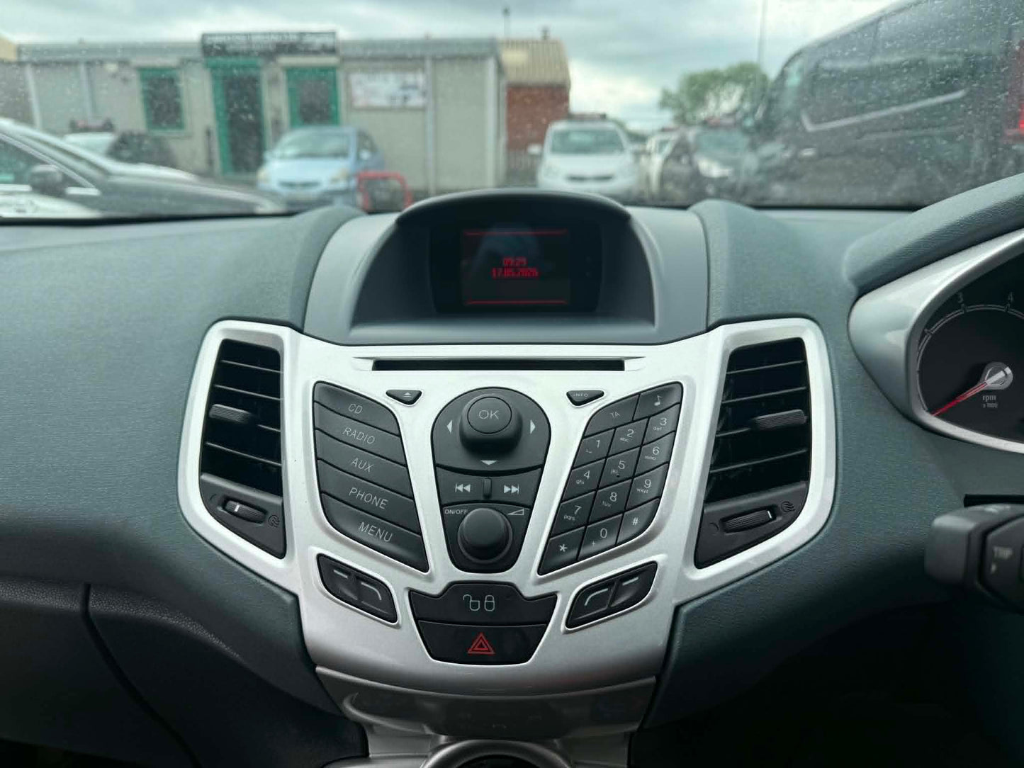 2011 - FORD FIESTA