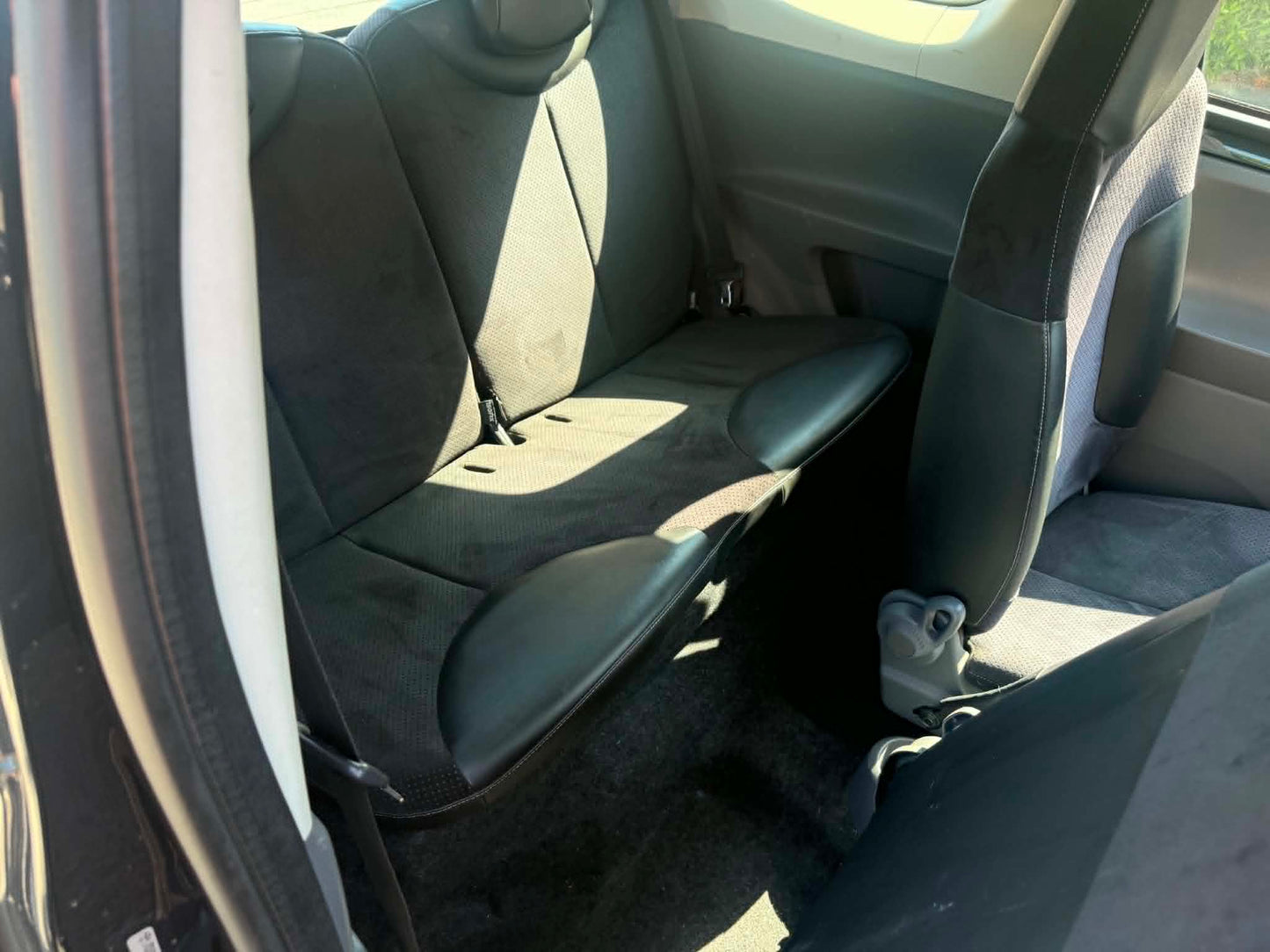 2011-TOYOTA AYGO