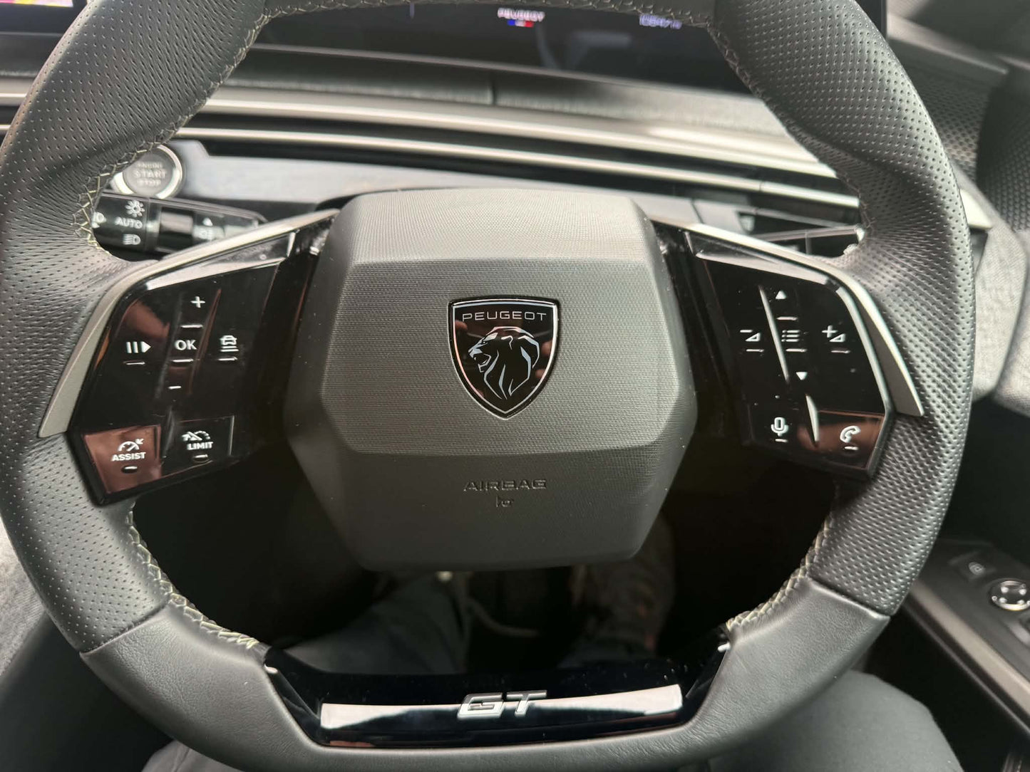 2025- PEUGEOT 3008 ELECTRIC