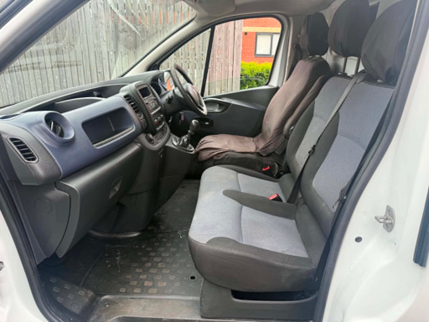 2015-VAUXHALL VIVARO