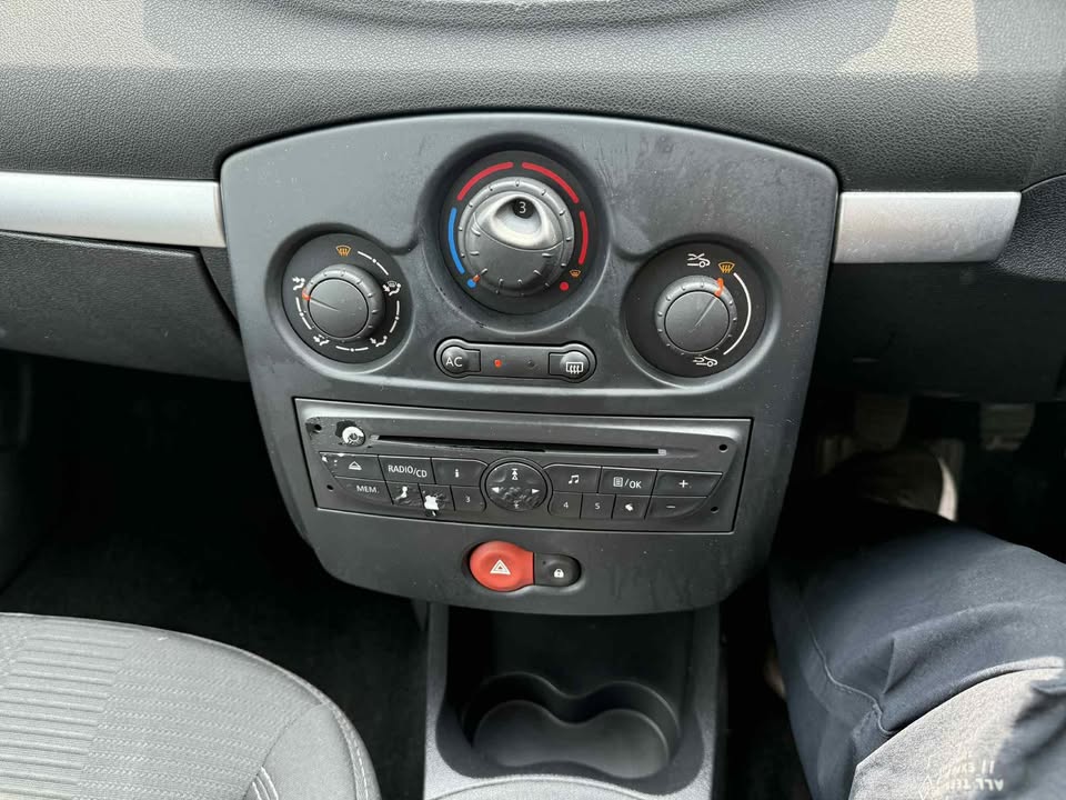 2010 - RENAULT CLIO