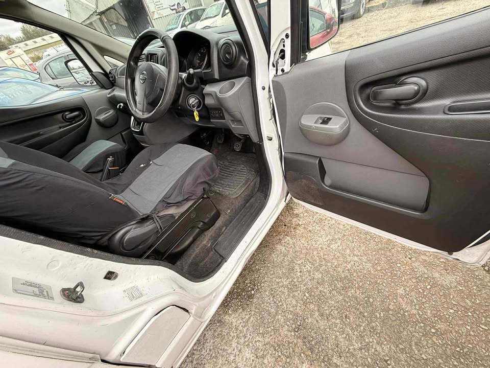 2011 - NISSAN NV200