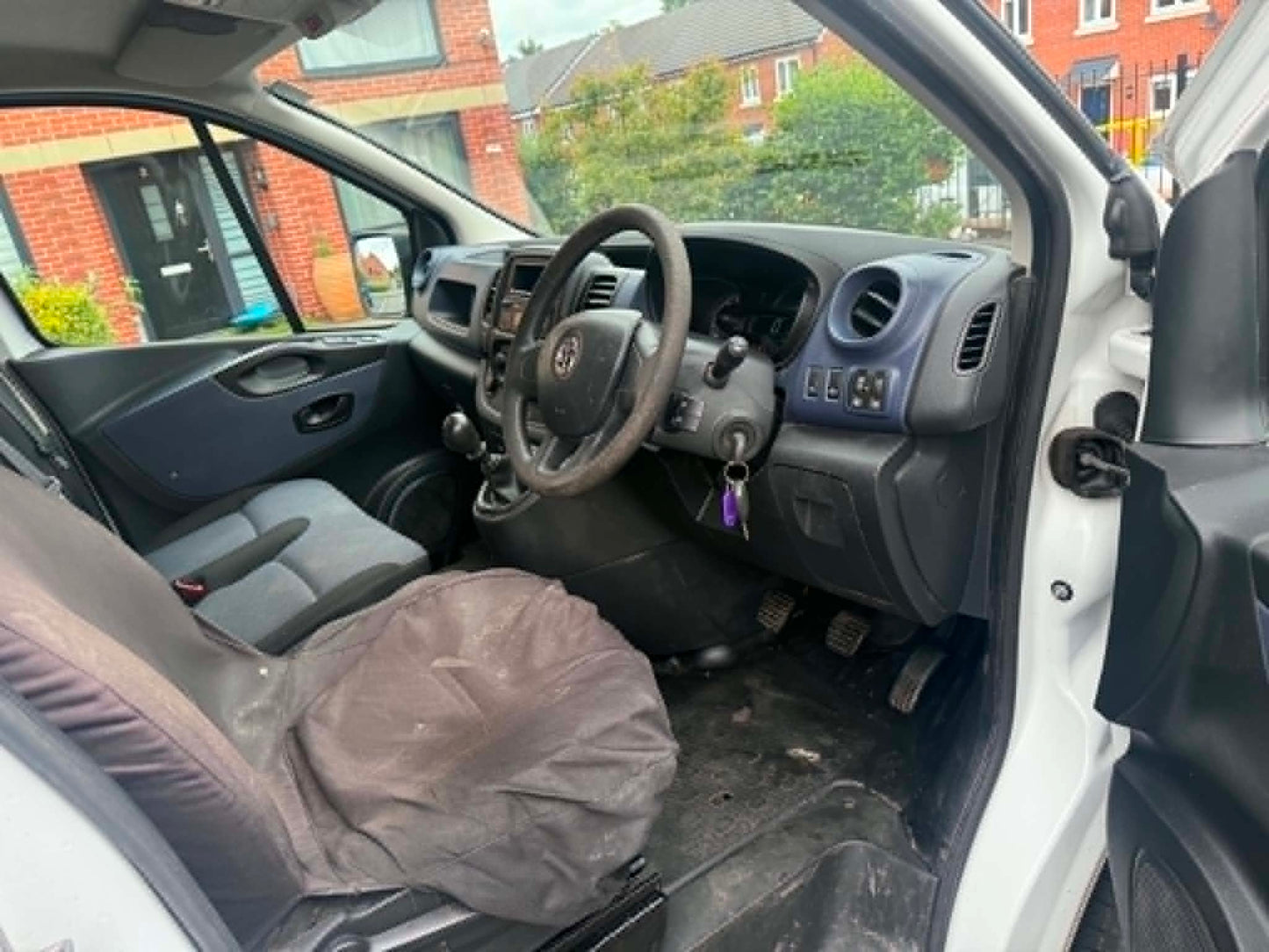 2015-VAUXHALL VIVARO