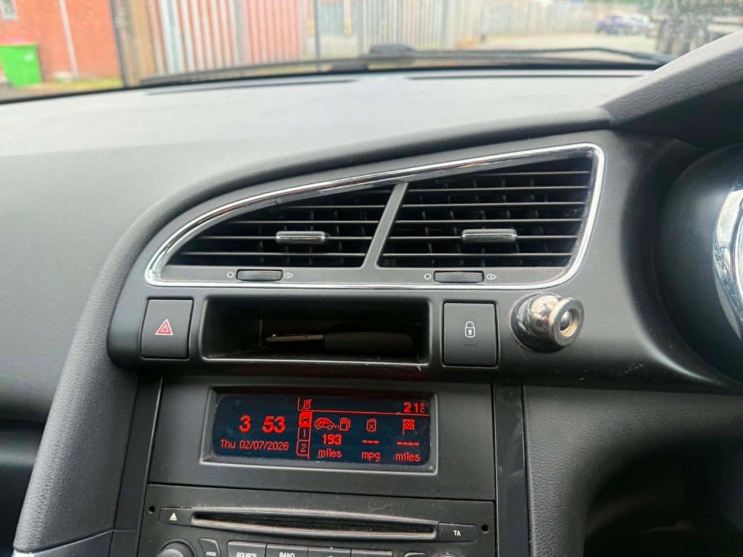 2014-PEUGEOT 3008