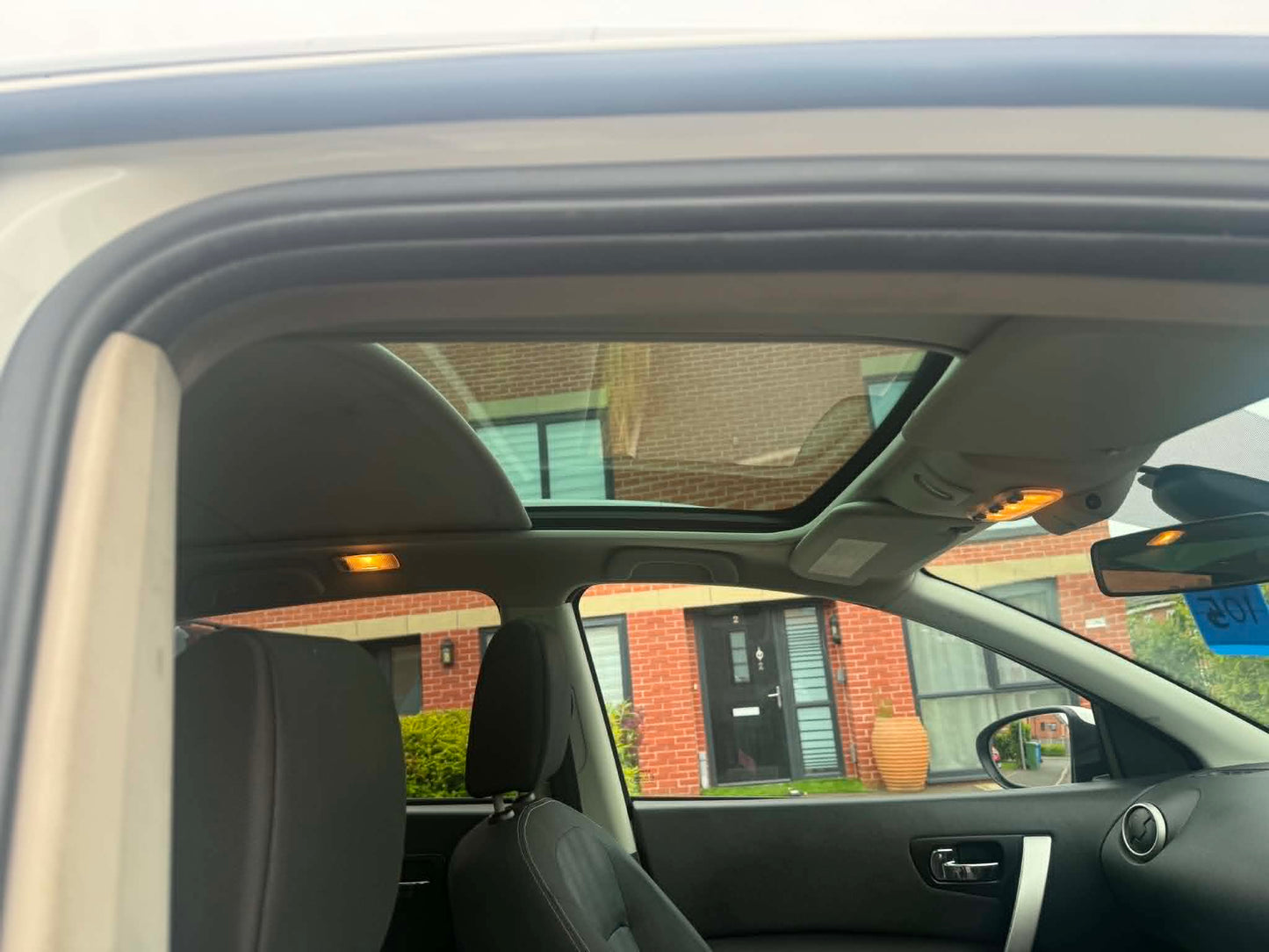 2010-NISSAN QASHQAI PLUS 2