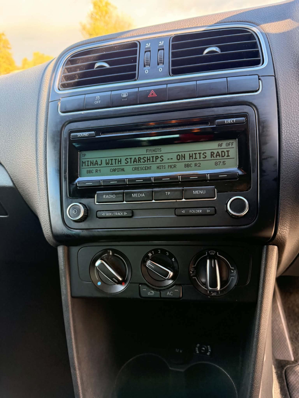 2011- VW POLO PETROL