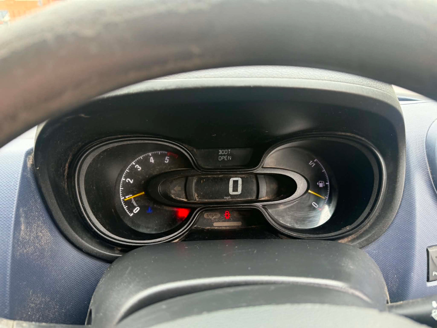 2015-VAUXHALL VIVARO