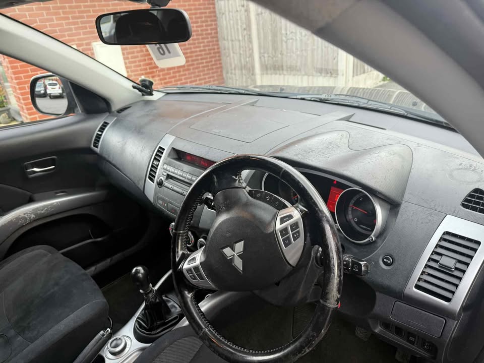 2008 - MITSUBISHI OUTLANDER