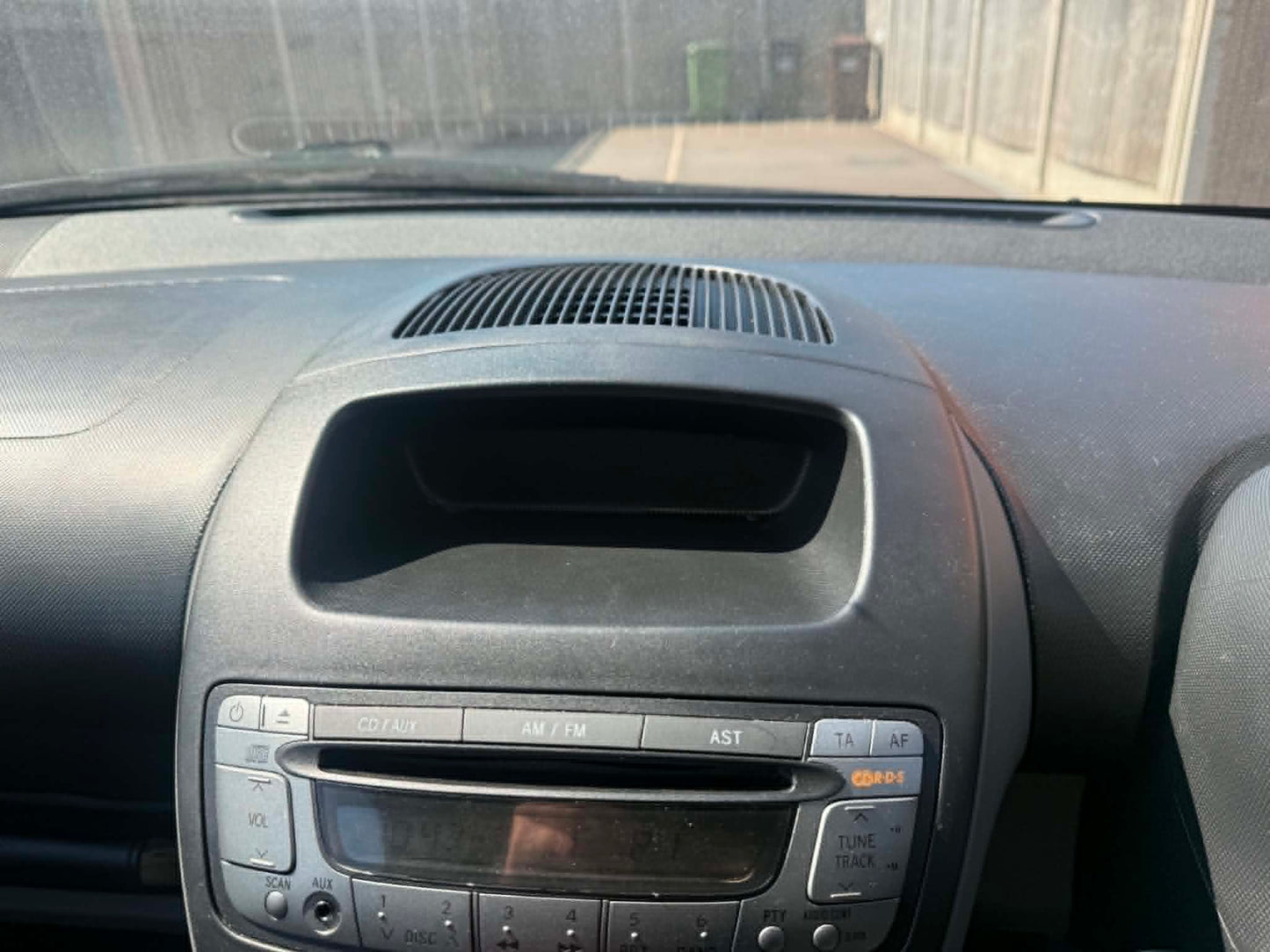2011-TOYOTA AYGO