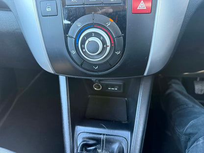 2010- KIA VENGA 2  LOW MILEAGE