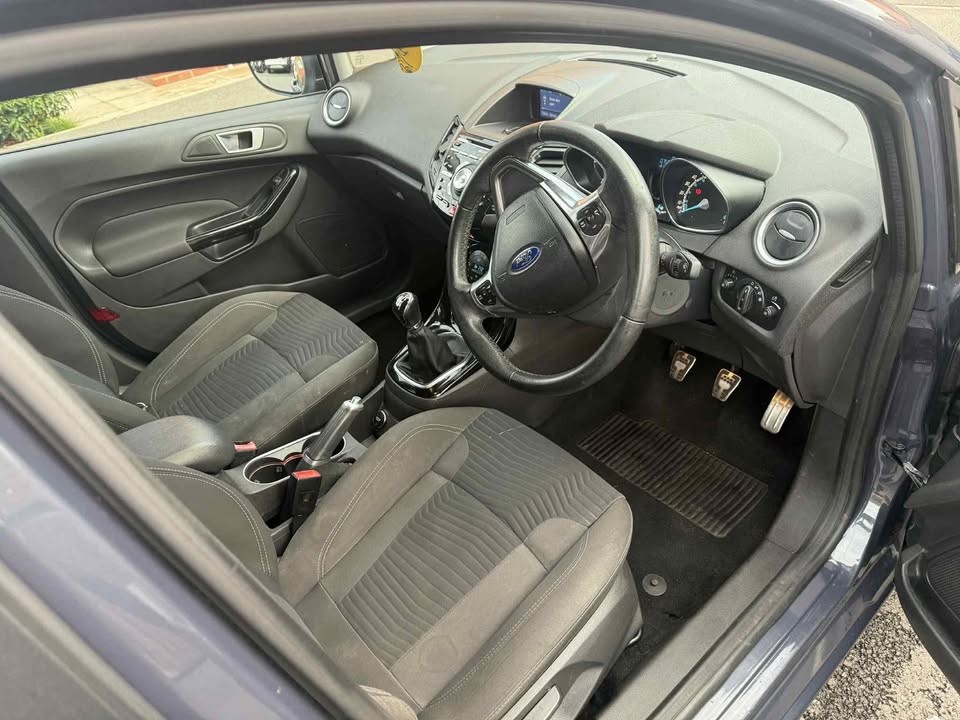 2015 - FORD FIESTA