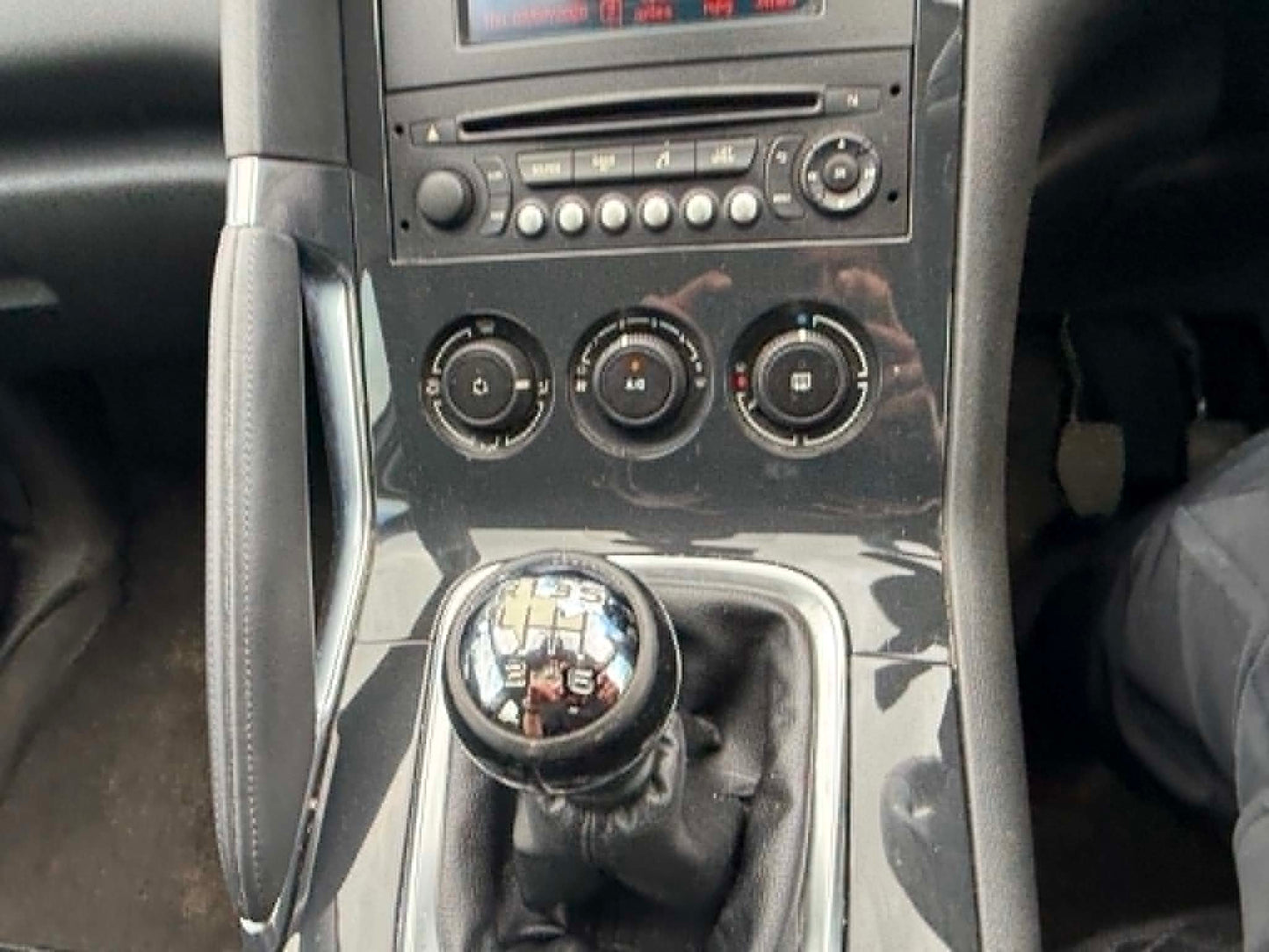 2014-PEUGEOT 3008
